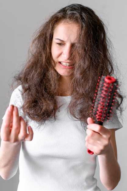Какие причины могут вызывать сильное выпадение волос у женщин?