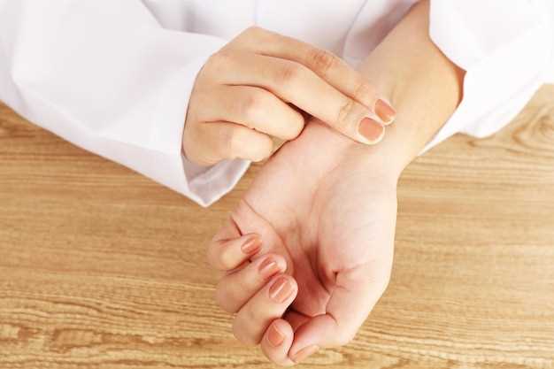 Описание симптомов и внешнего вида грибка на ногтях рук
