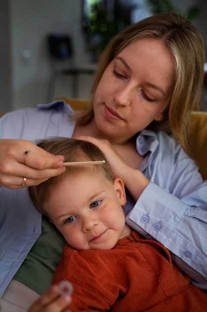 Как ухаживать за кожной складкой вокруг головы младенца?
